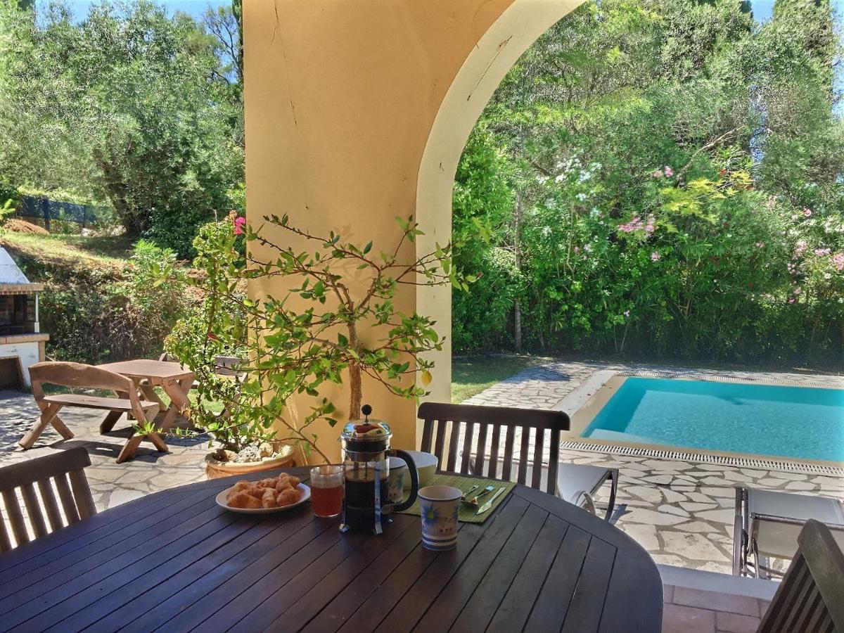 Gastouri Villa Pascalia With Heated Pool In October And Views Achílleion Exterior photo