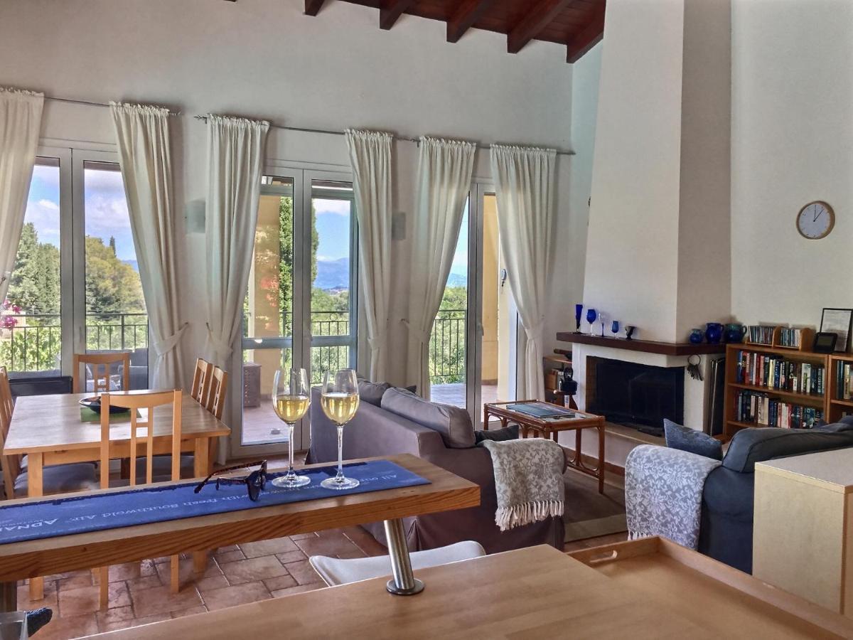 Gastouri Villa Pascalia With Heated Pool In October And Views Achílleion Exterior photo