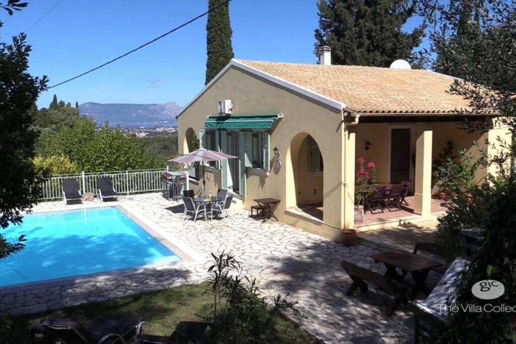 Gastouri Villa Pascalia With Heated Pool In October And Views Achílleion Exterior photo