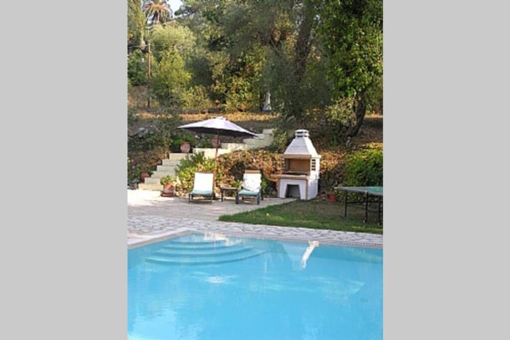 Gastouri Villa Pascalia With Heated Pool In October And Views Achílleion Exterior photo