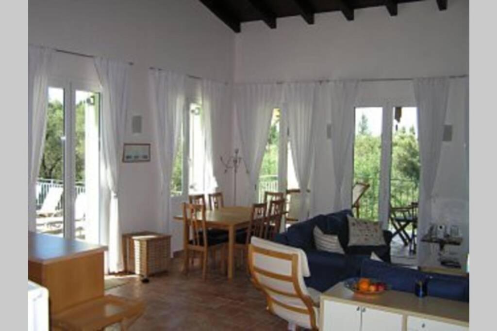 Gastouri Villa Pascalia With Heated Pool In October And Views Achílleion Exterior photo