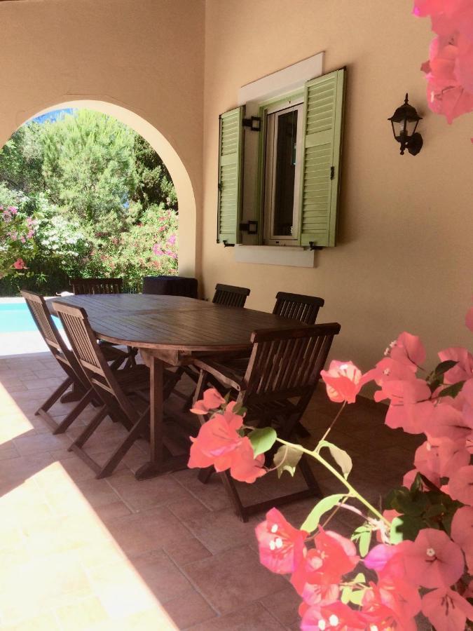 Gastouri Villa Pascalia With Heated Pool In October And Views Achílleion Exterior photo