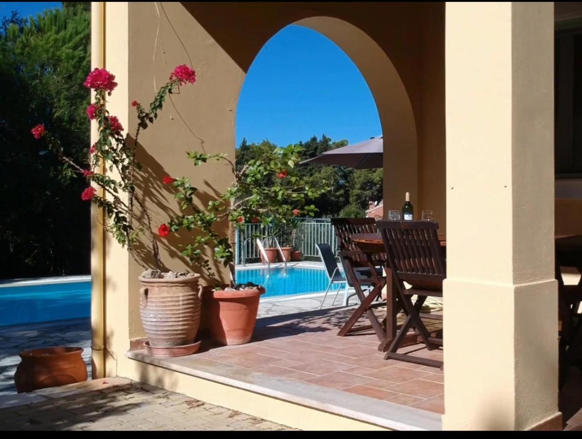Gastouri Villa Pascalia With Heated Pool In October And Views Achílleion Exterior photo