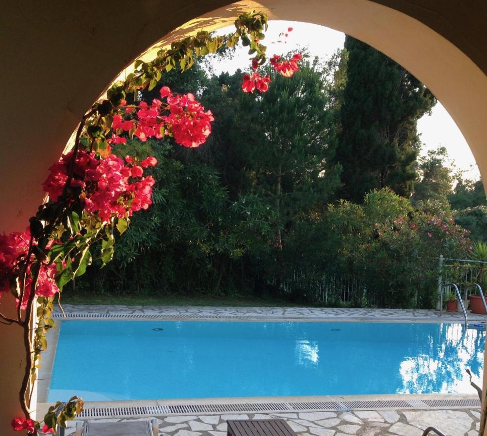 Gastouri Villa Pascalia With Heated Pool In October And Views Achílleion Exterior photo