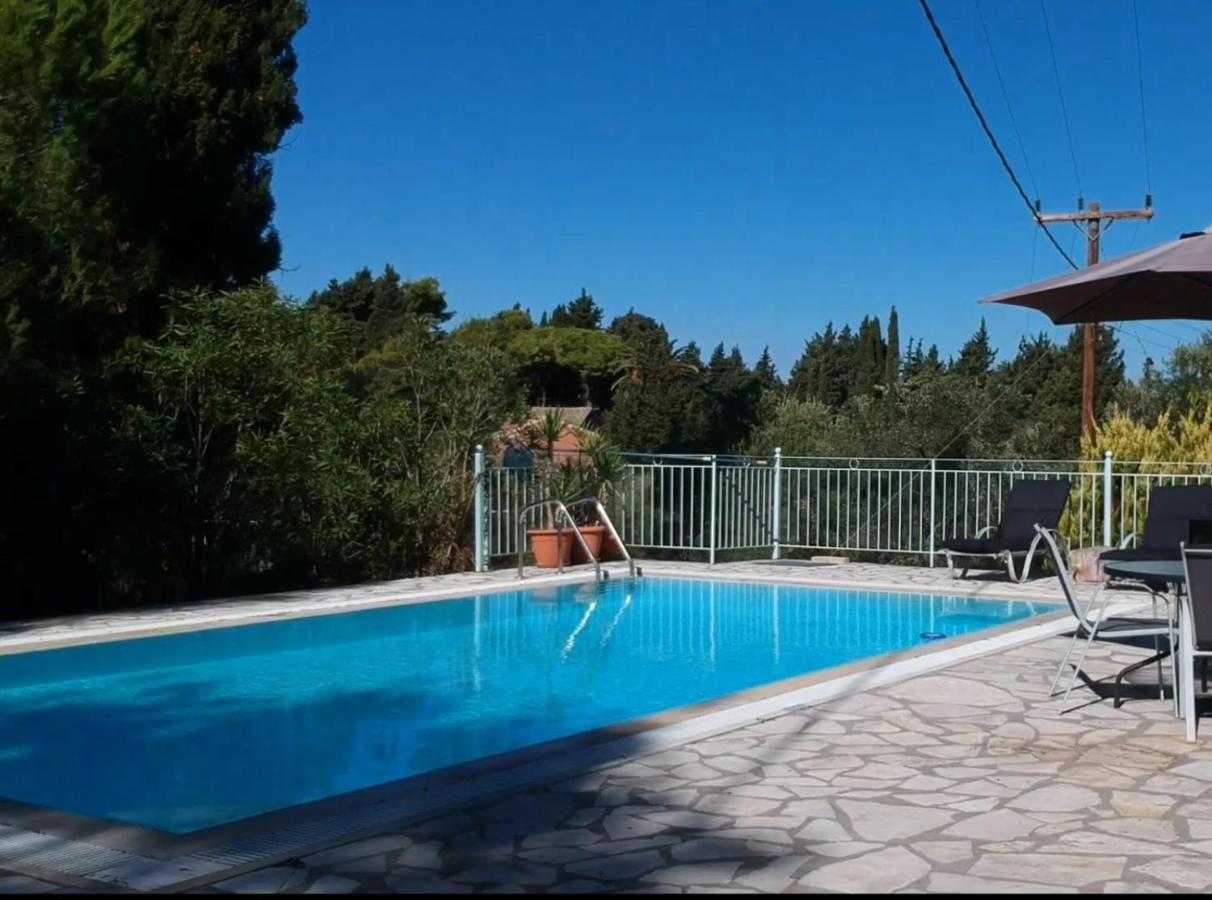 Gastouri Villa Pascalia With Heated Pool In October And Views Achílleion Exterior photo