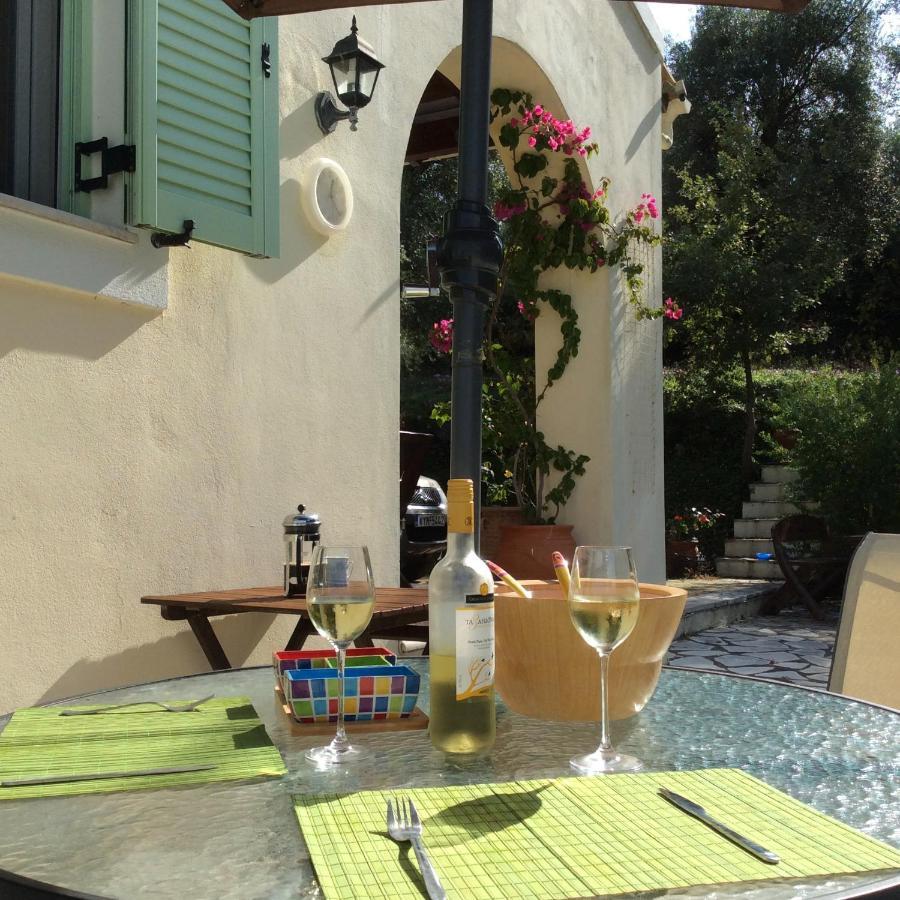 Gastouri Villa Pascalia With Heated Pool In October And Views Achílleion Exterior photo