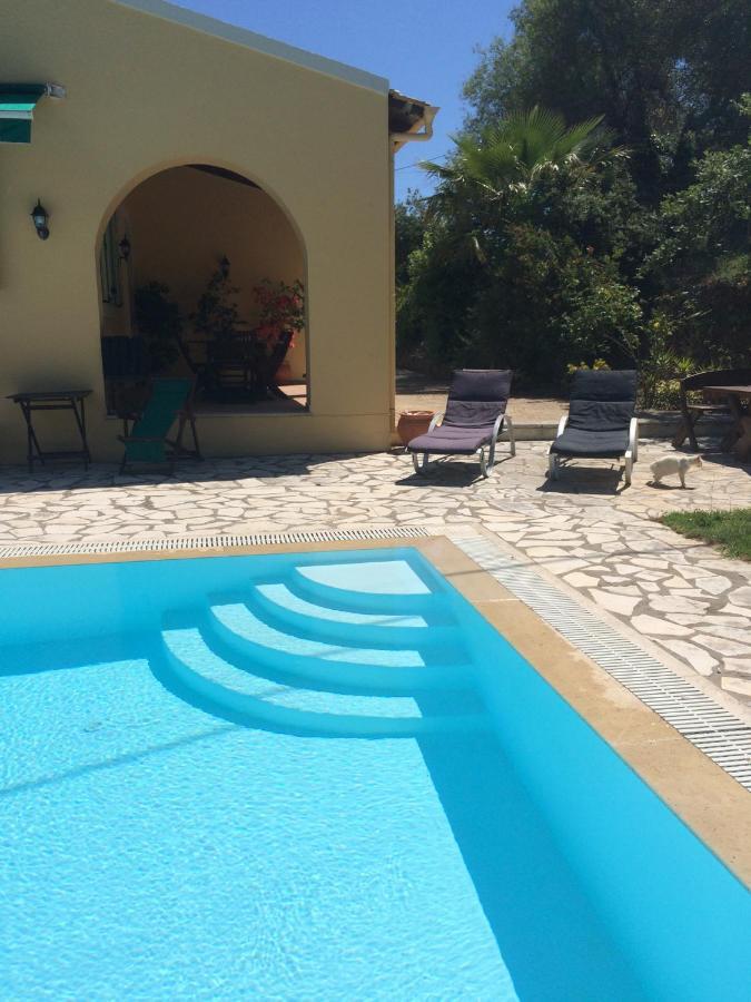 Gastouri Villa Pascalia With Heated Pool In October And Views Achílleion Exterior photo