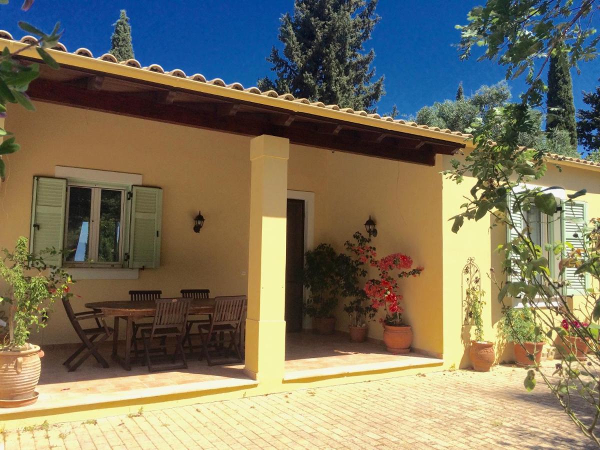 Gastouri Villa Pascalia With Heated Pool In October And Views Achílleion Exterior photo