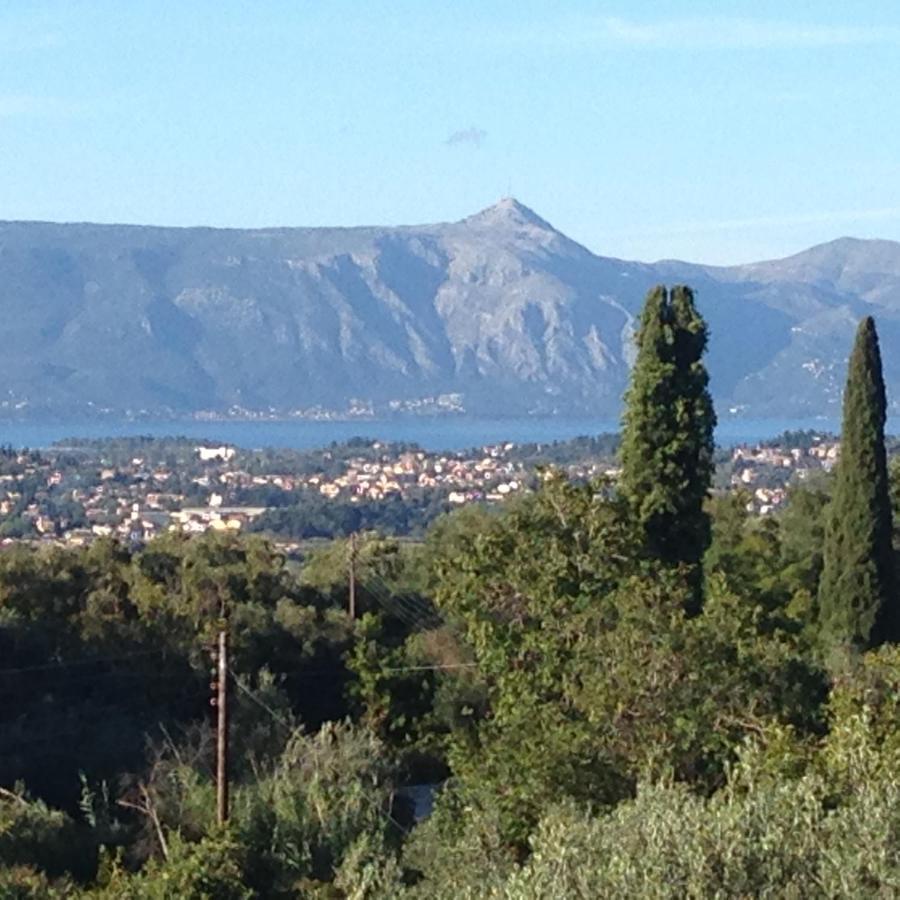 Gastouri Villa Pascalia With Heated Pool In October And Views Achílleion Exterior photo
